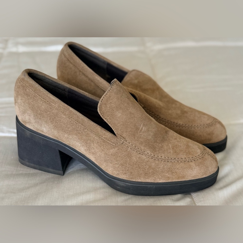 Hush Puppies tan suede platform loafers 2 in block heel slip on preppy casual 9